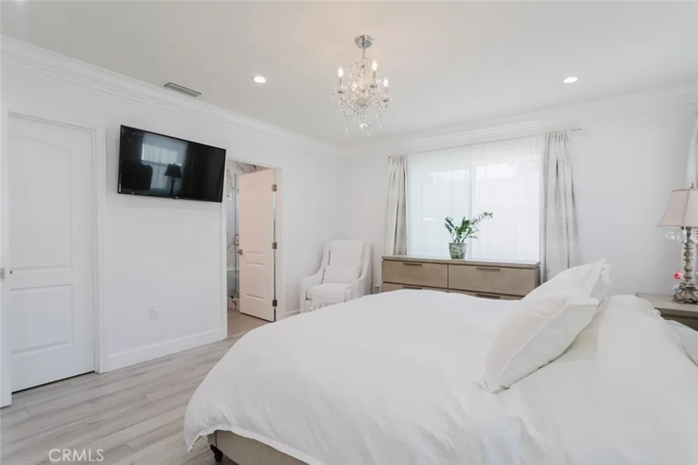 14232 Hart Van Nuys, CA 91405