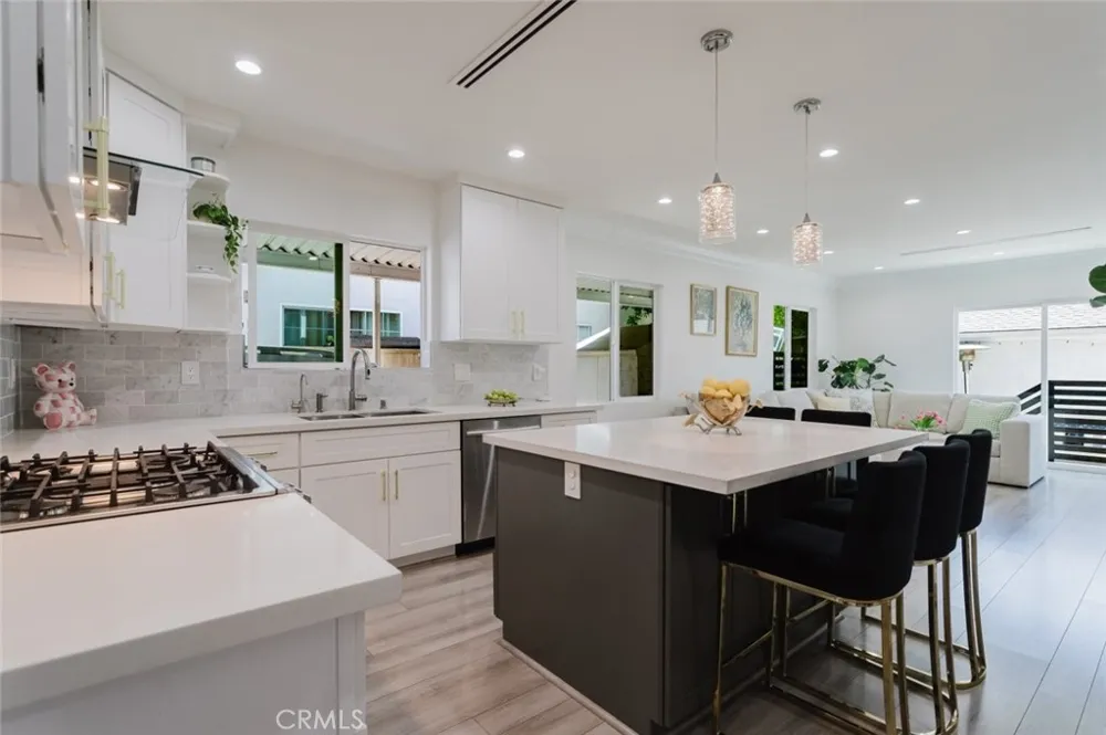 14232 Hart Van Nuys, CA 91405