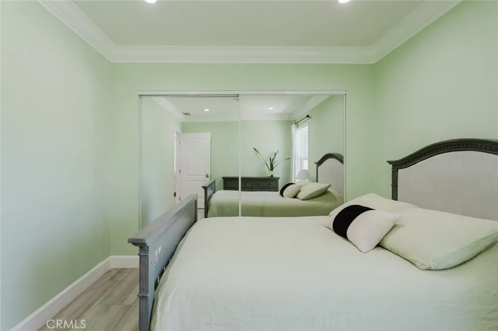 14232 Hart Van Nuys, CA 91405