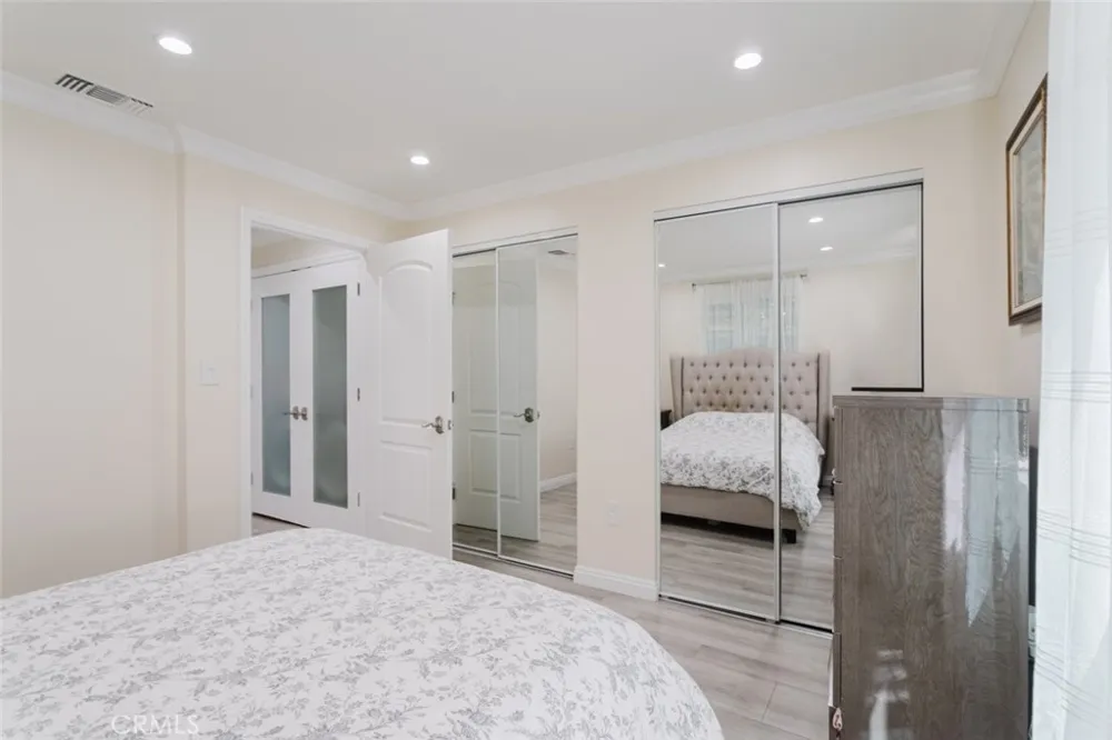 14232 Hart Van Nuys, CA 91405
