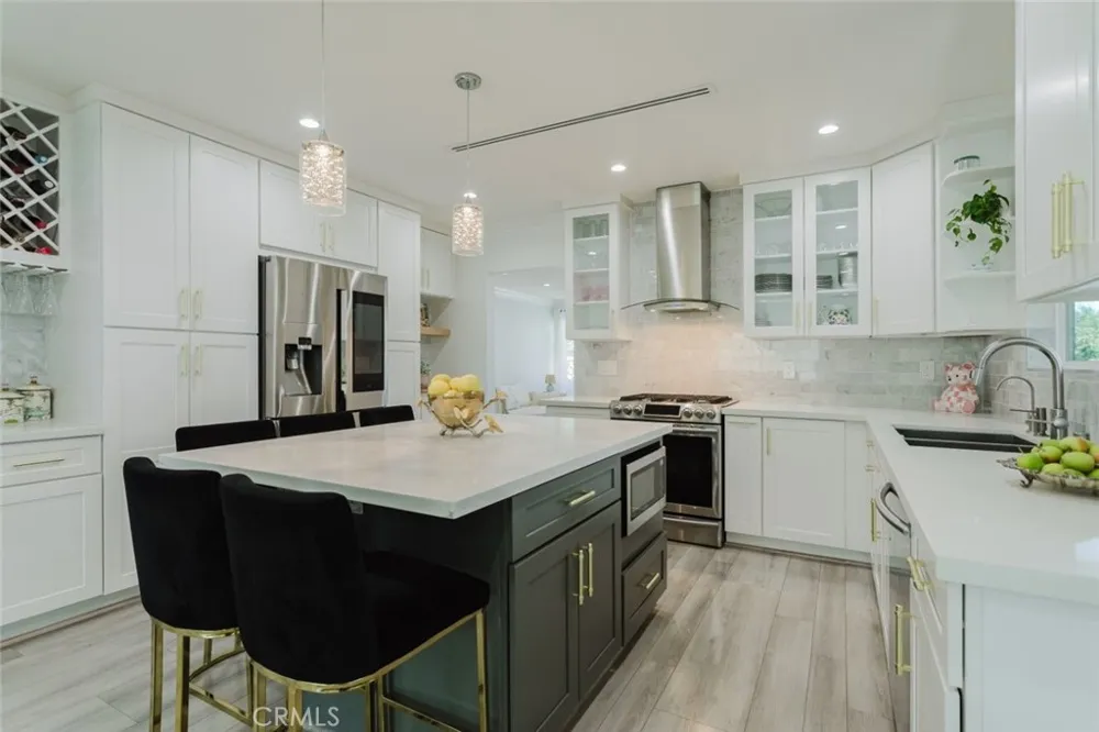 14232 Hart Van Nuys, CA 91405
