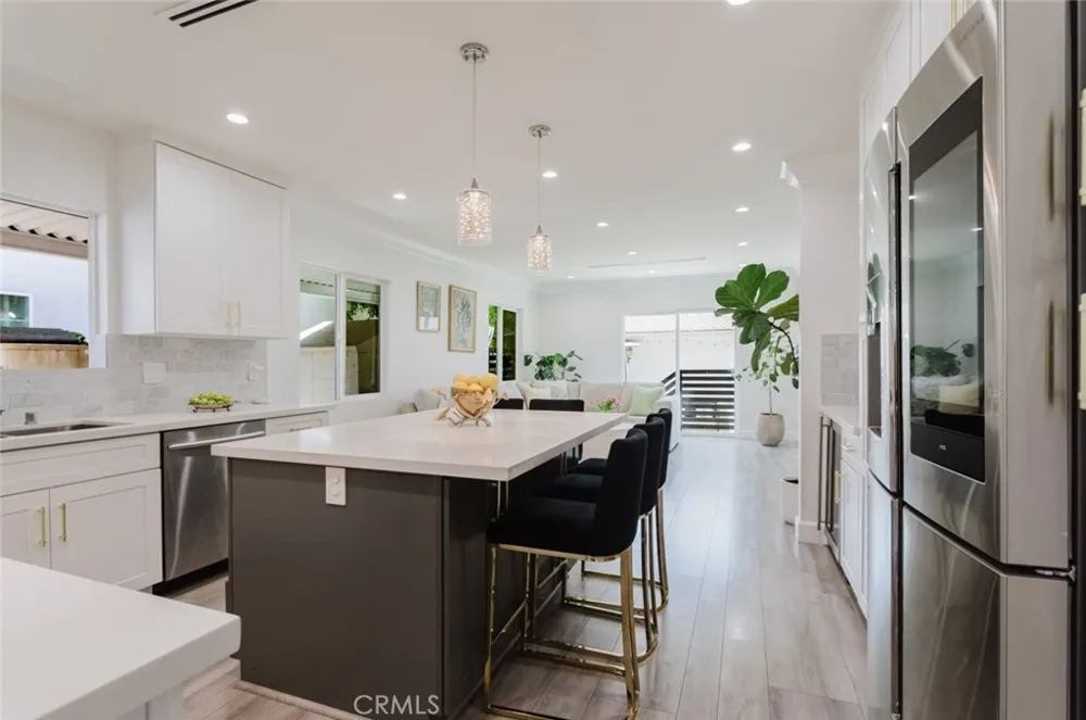 14232 Hart Van Nuys, CA 91405