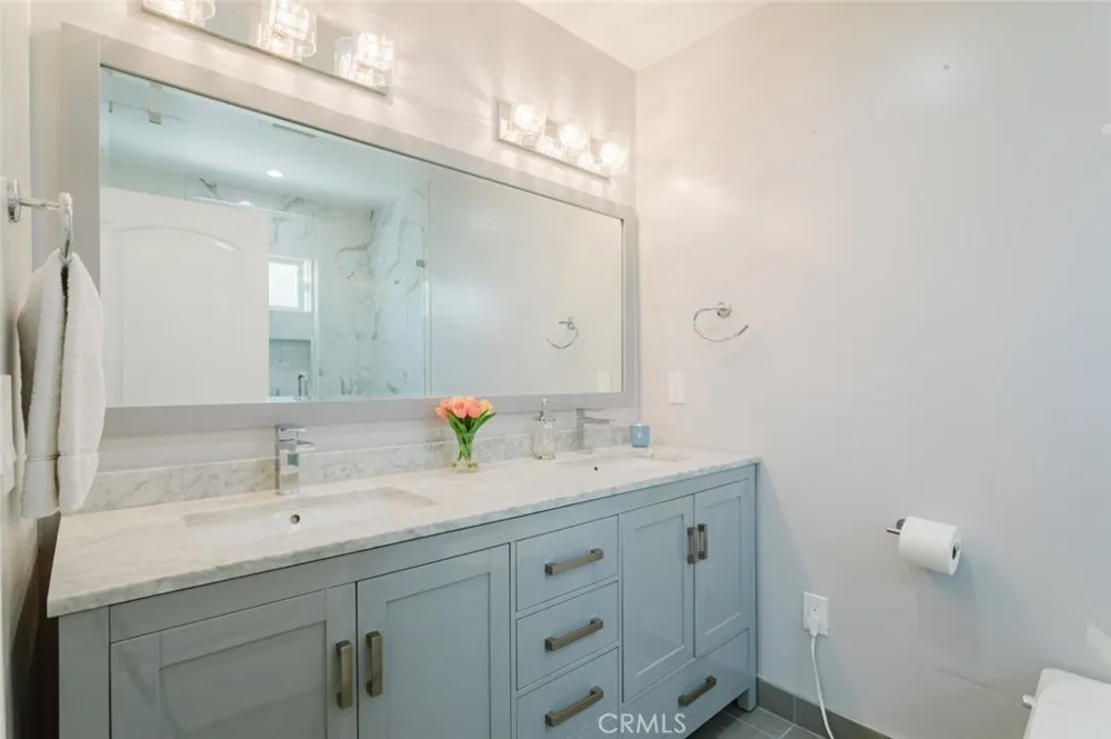 14232 Hart Van Nuys, CA 91405