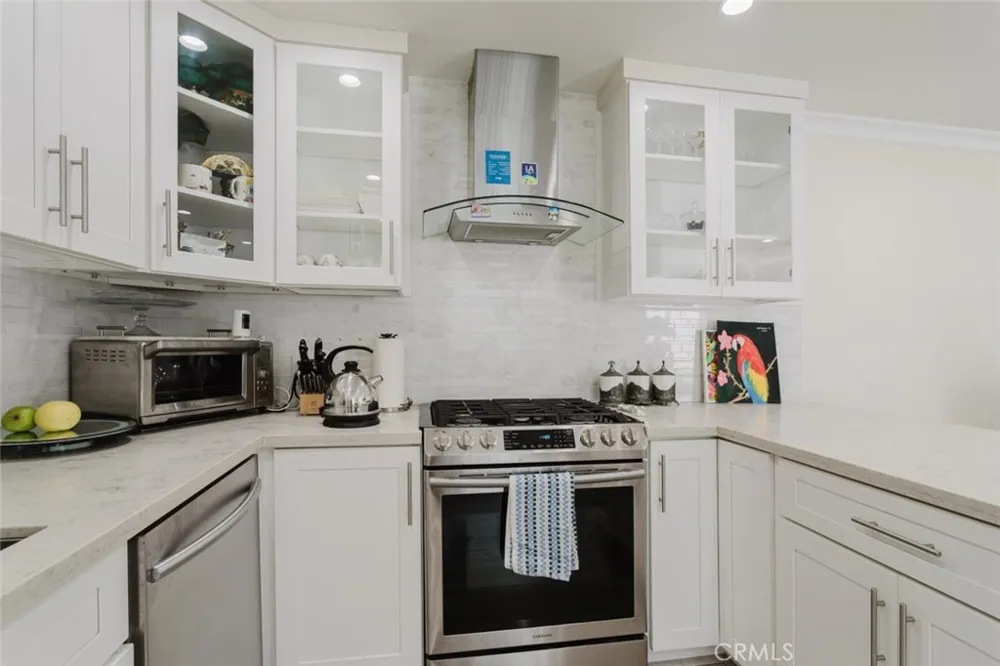 14232 Hart Van Nuys, CA 91405