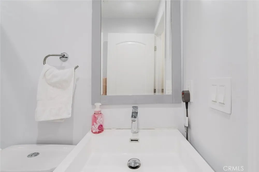 14232 Hart Van Nuys, CA 91405
