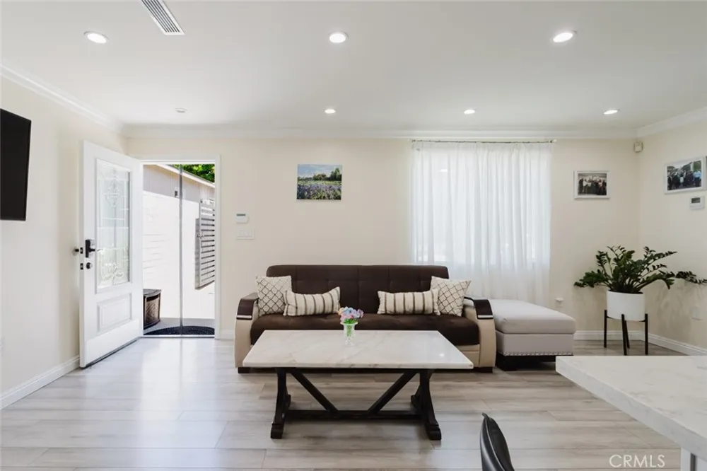 14232 Hart Van Nuys, CA 91405