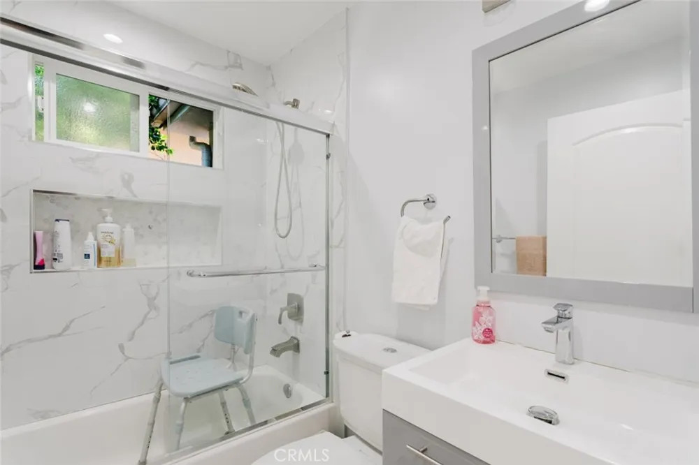 14232 Hart Van Nuys, CA 91405