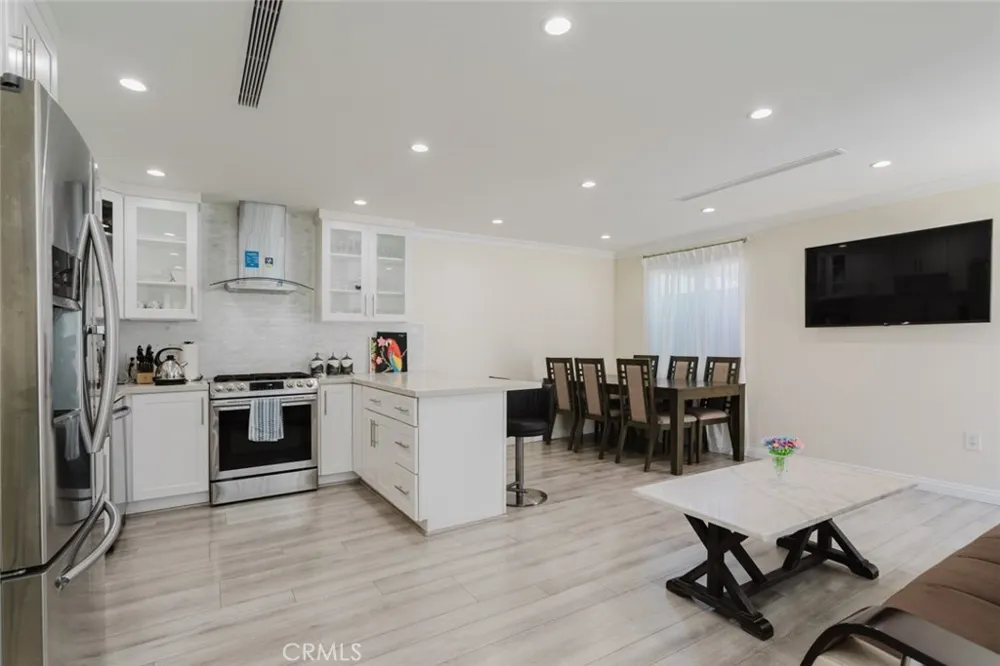 14232 Hart Van Nuys, CA 91405