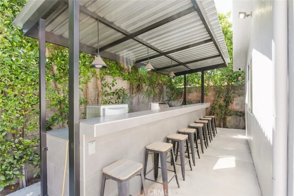 14232 Hart Van Nuys, CA 91405