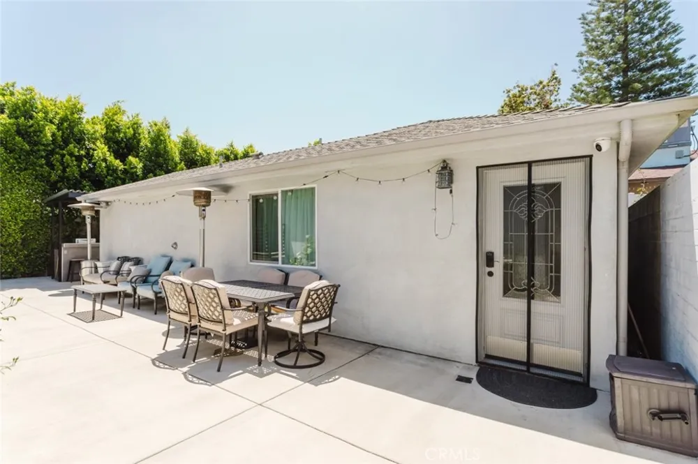 14232 Hart Van Nuys, CA 91405