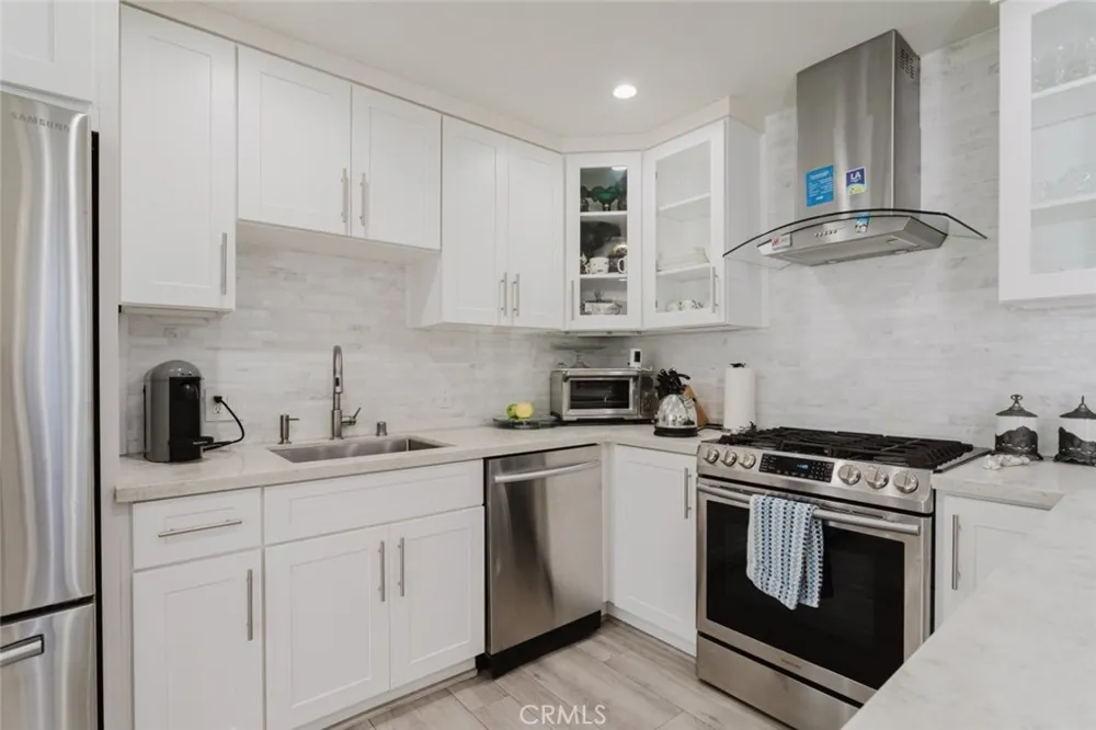 14232 Hart Van Nuys, CA 91405