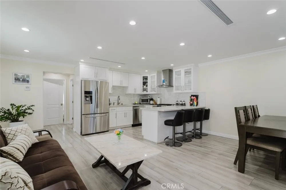 14232 Hart Van Nuys, CA 91405