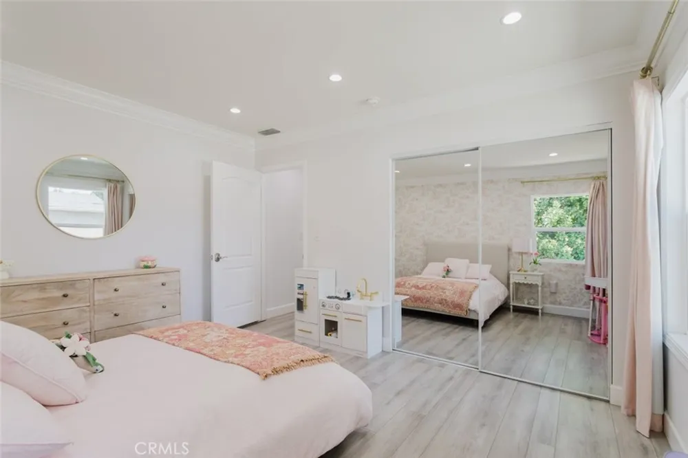 14232 Hart Van Nuys, CA 91405