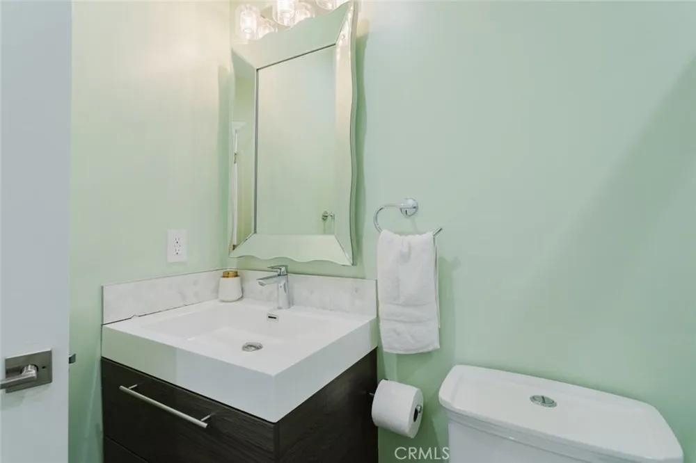 14232 Hart Van Nuys, CA 91405