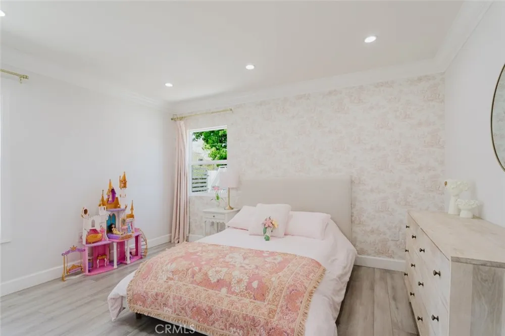 14232 Hart Van Nuys, CA 91405