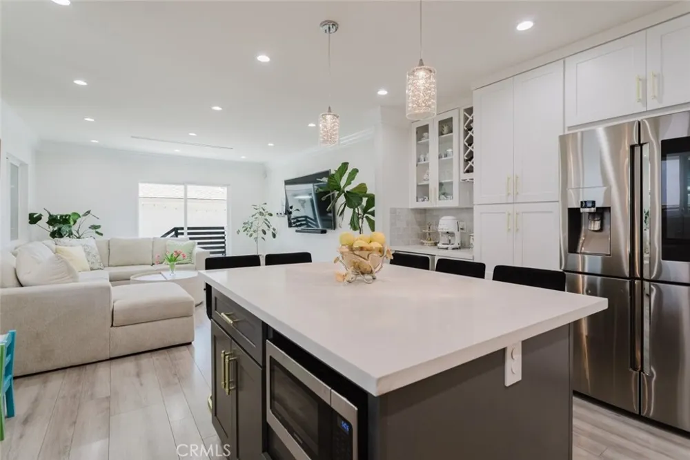 14232 Hart Van Nuys, CA 91405