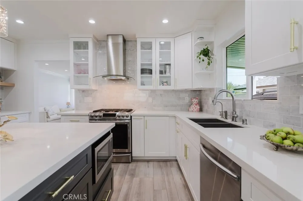 14232 Hart Van Nuys, CA 91405