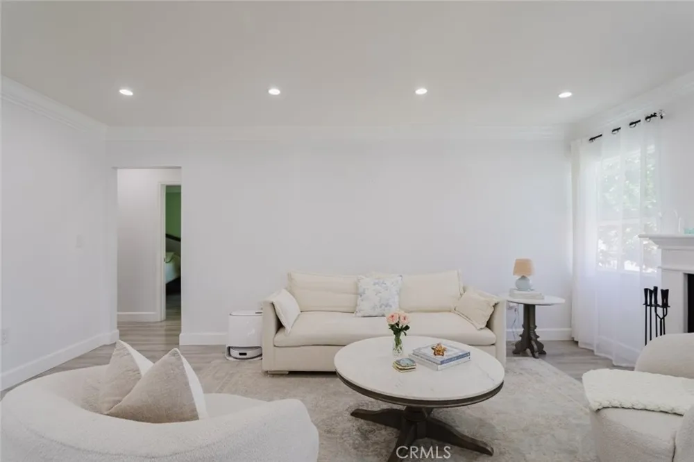 14232 Hart Van Nuys, CA 91405