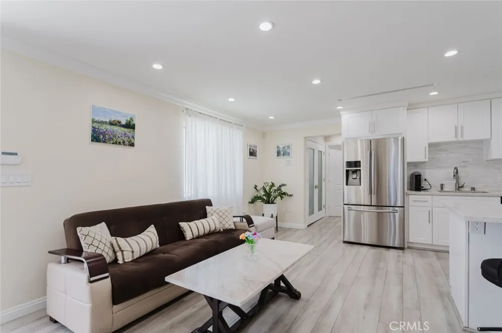 14232 Hart Van Nuys, CA 91405
