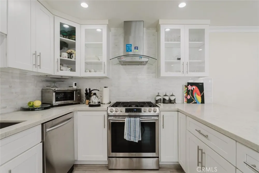 14232 Hart Van Nuys, CA 91405