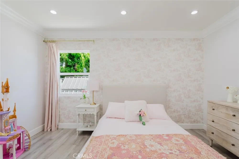 14232 Hart Van Nuys, CA 91405