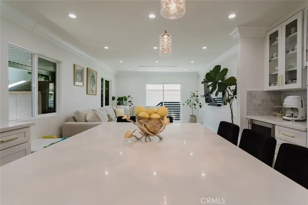 14232 Hart Van Nuys, CA 91405
