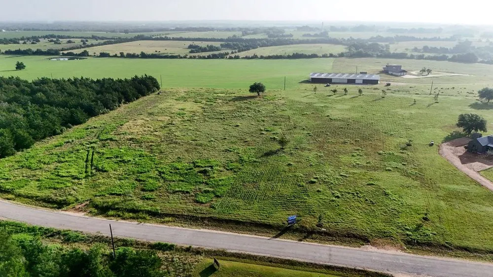 400 Vineyard View Trail Carmine, TX 78932