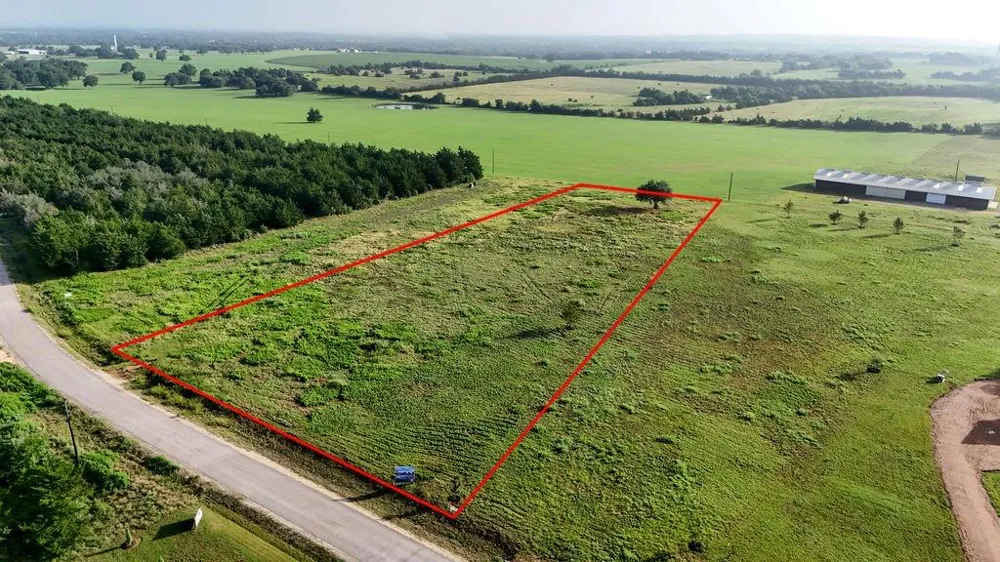 400 Vineyard View Trail Carmine, TX 78932