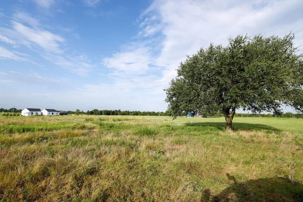 400 Vineyard View Trail Carmine, TX 78932