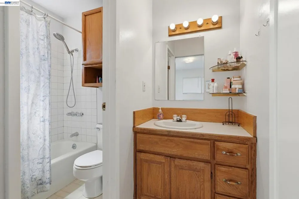 560 41St St Richmond, CA 94805