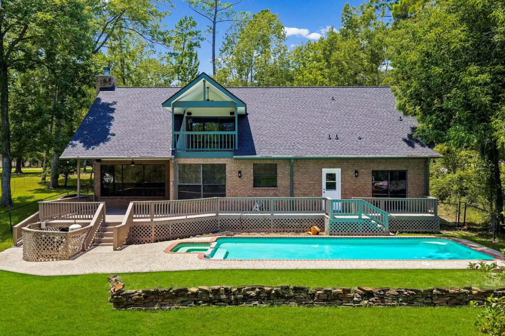 560 Lake Grove Drive Coldspring, TX 77331