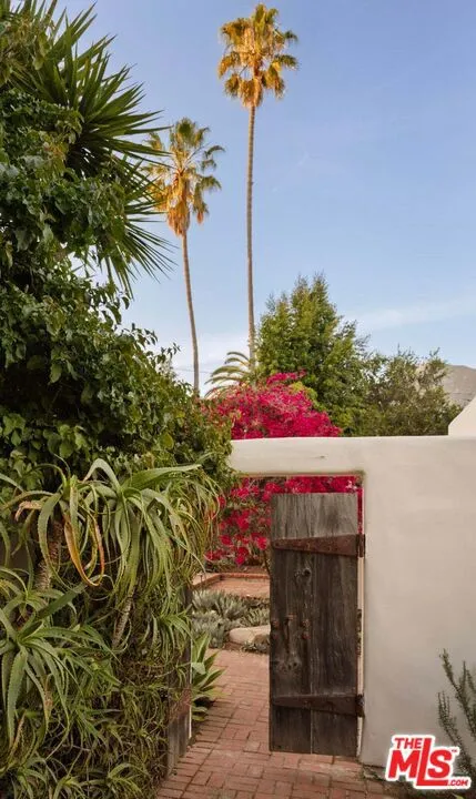 549 HOT SPRINGS ROAD Santa Barbara, CA 93108