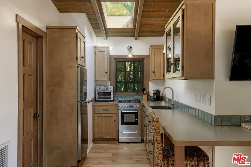 549 HOT SPRINGS ROAD Santa Barbara, CA 93108