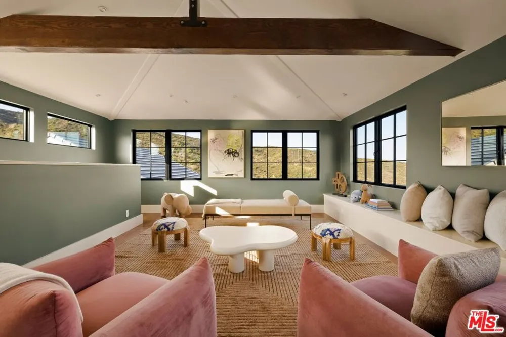 1459 Via Cresta Pacific Palisades, CA 90272