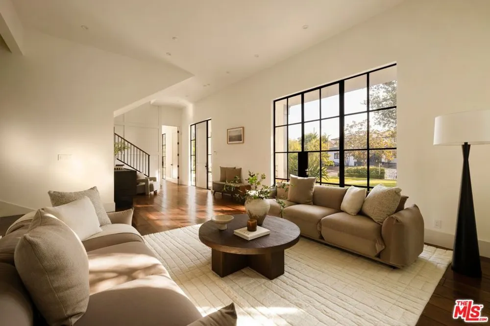 1459 Via Cresta Pacific Palisades, CA 90272