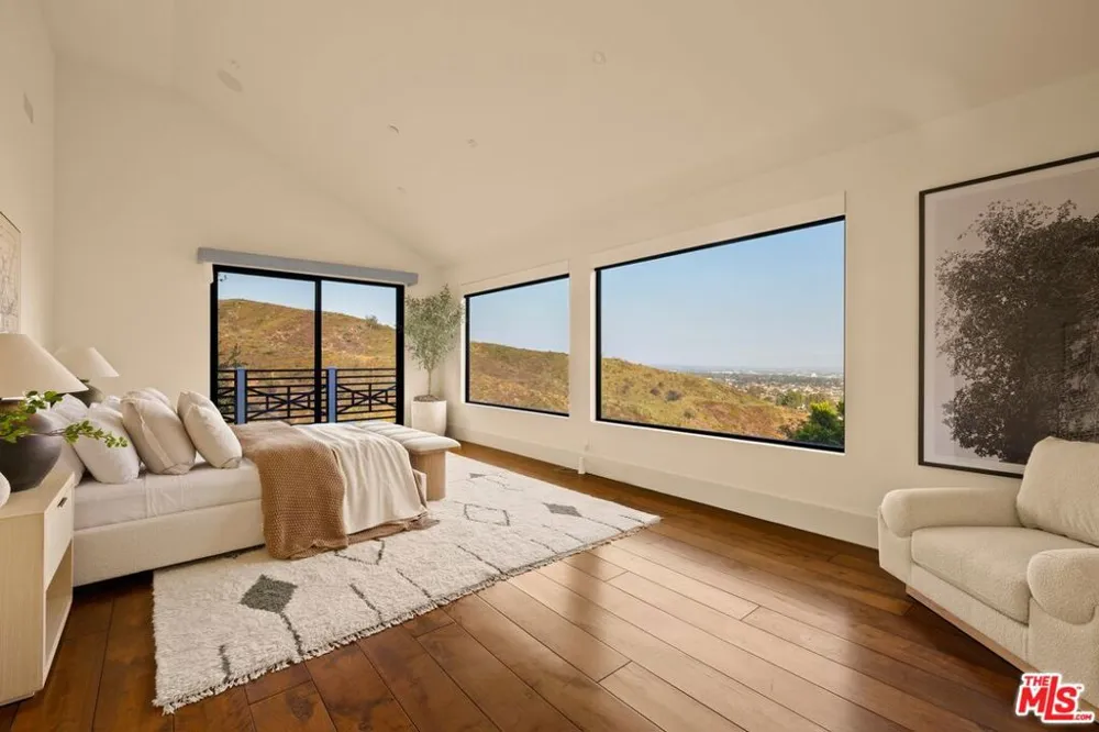 1459 Via Cresta Pacific Palisades, CA 90272