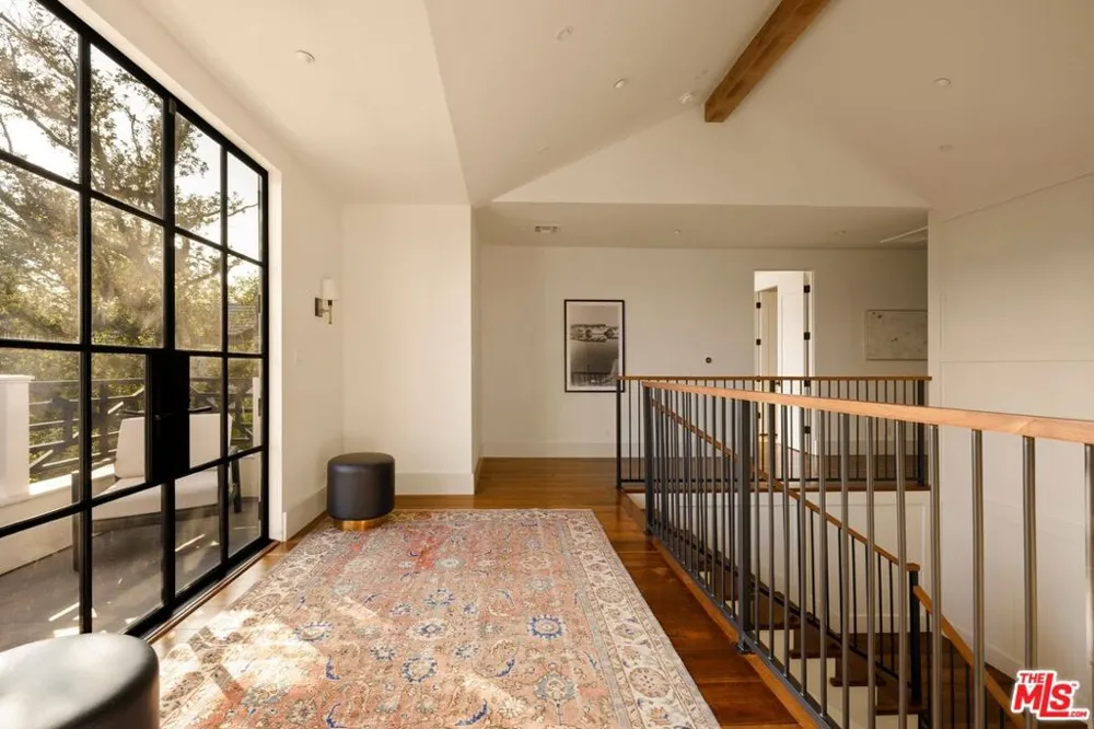 1459 Via Cresta Pacific Palisades, CA 90272