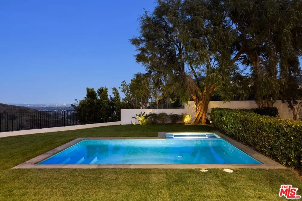 1459 Via Cresta Pacific Palisades, CA 90272