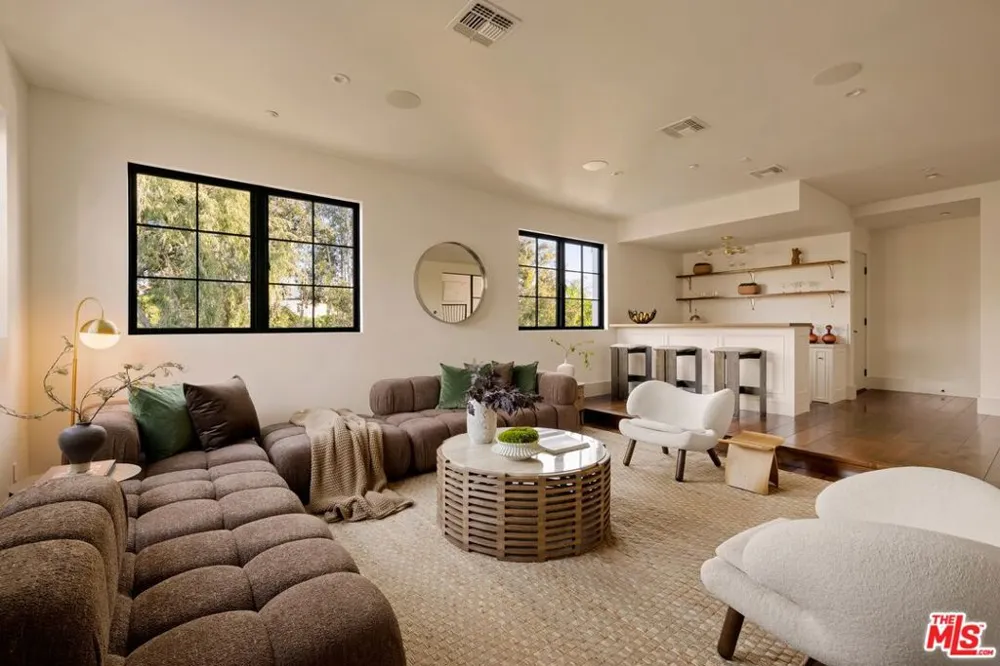 1459 Via Cresta Pacific Palisades, CA 90272