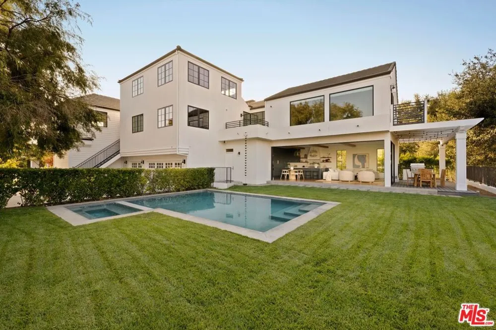 1459 Via Cresta Pacific Palisades, CA 90272