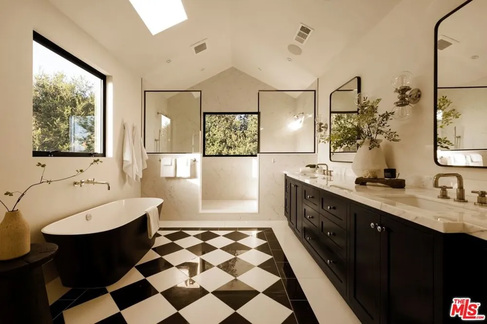 1459 Via Cresta Pacific Palisades, CA 90272