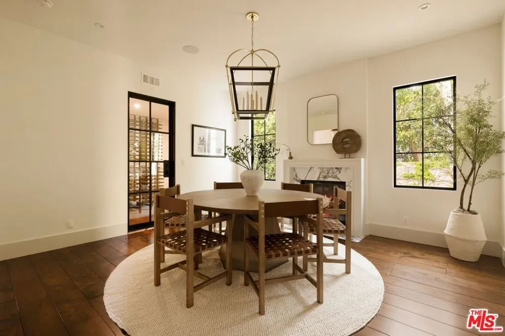 1459 Via Cresta Pacific Palisades, CA 90272