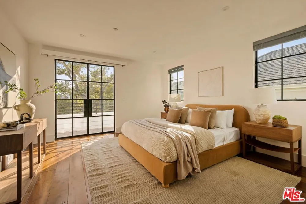 1459 Via Cresta Pacific Palisades, CA 90272
