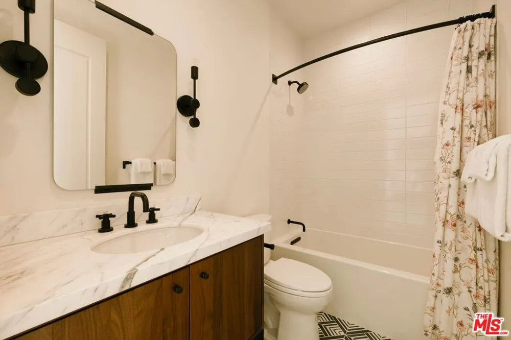 1459 Via Cresta Pacific Palisades, CA 90272