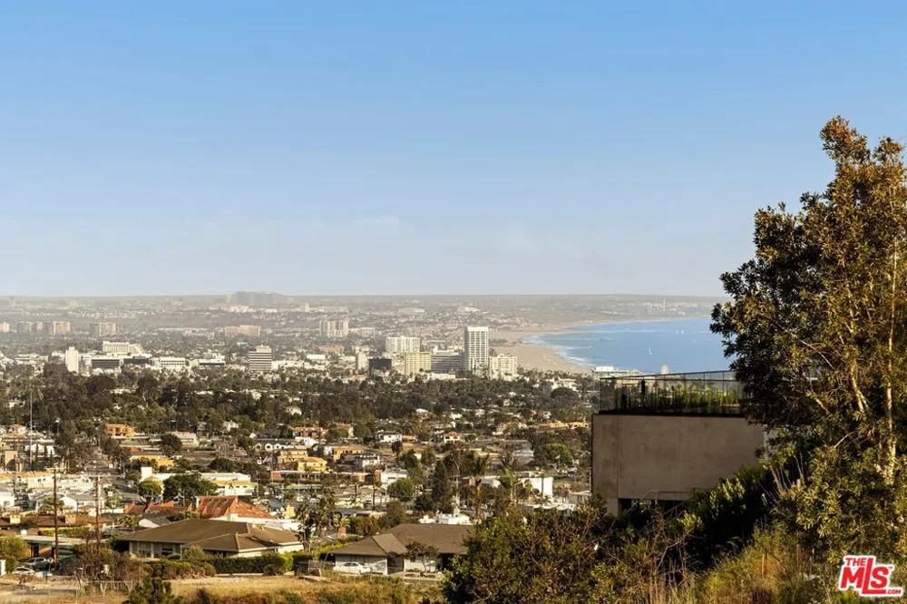 1459 Via Cresta Pacific Palisades, CA 90272