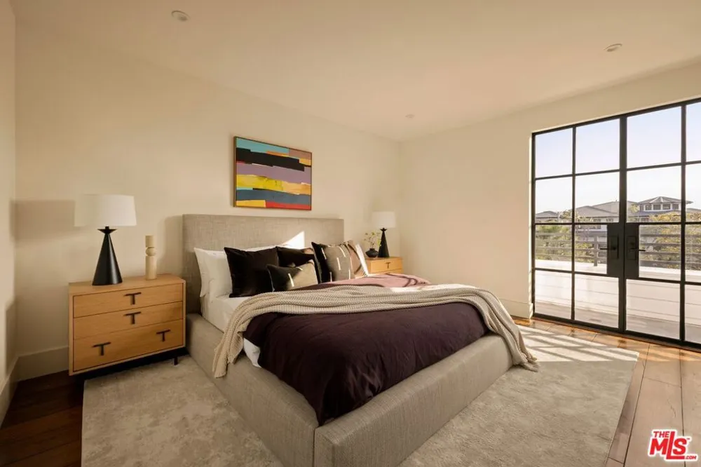 1459 Via Cresta Pacific Palisades, CA 90272