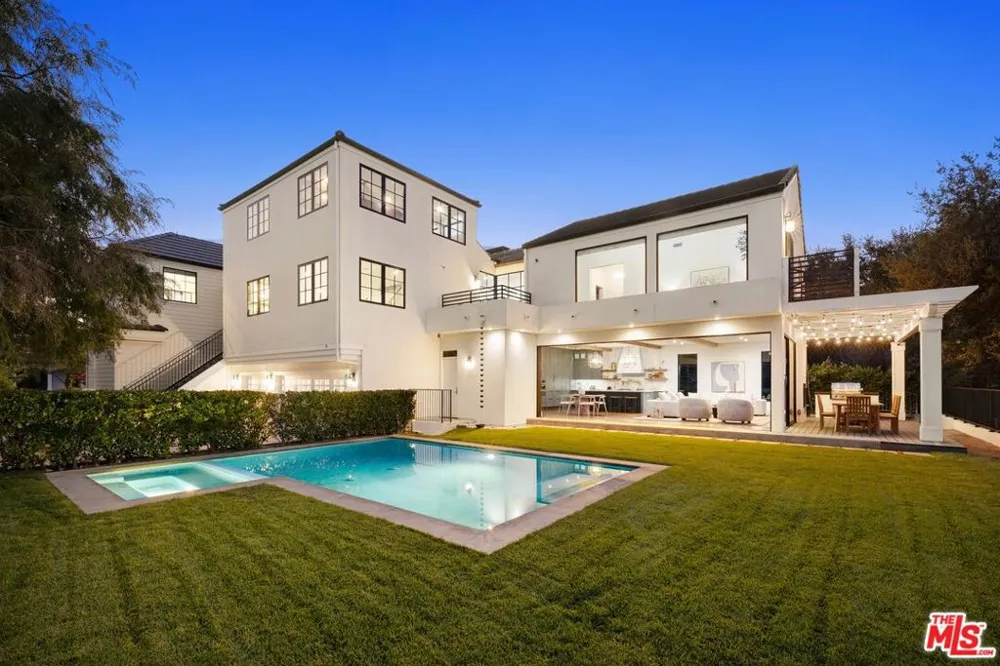 1459 Via Cresta Pacific Palisades, CA 90272