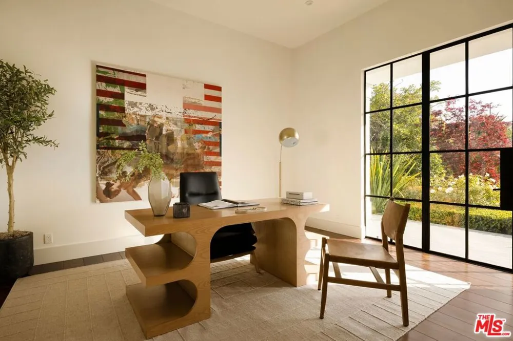 1459 Via Cresta Pacific Palisades, CA 90272