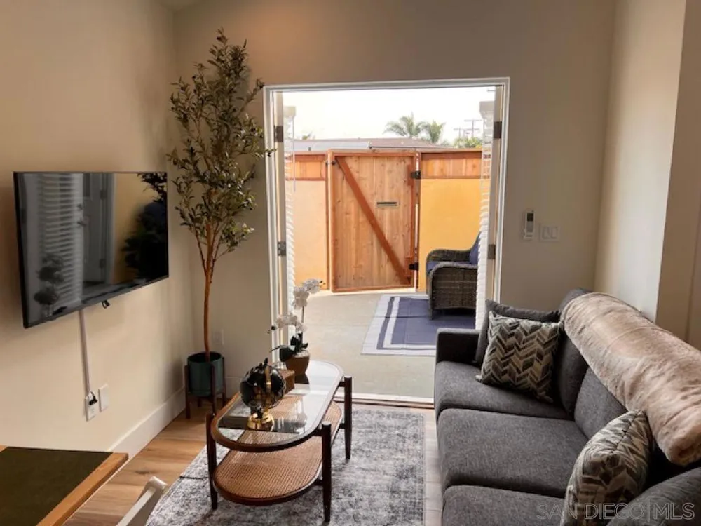 1044 3rd St Imperial Beach, CA 91932