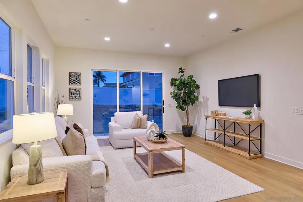 789 Michael Ct Vista, CA 92081